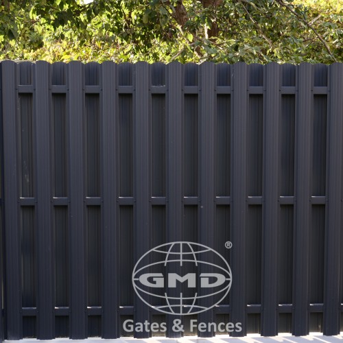 METAL PICKET FENCE