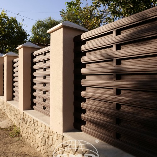 HORIZONTAL PICKET FENCE